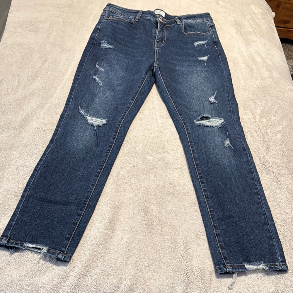 White Birch Distressed Blue Jeans - size XL